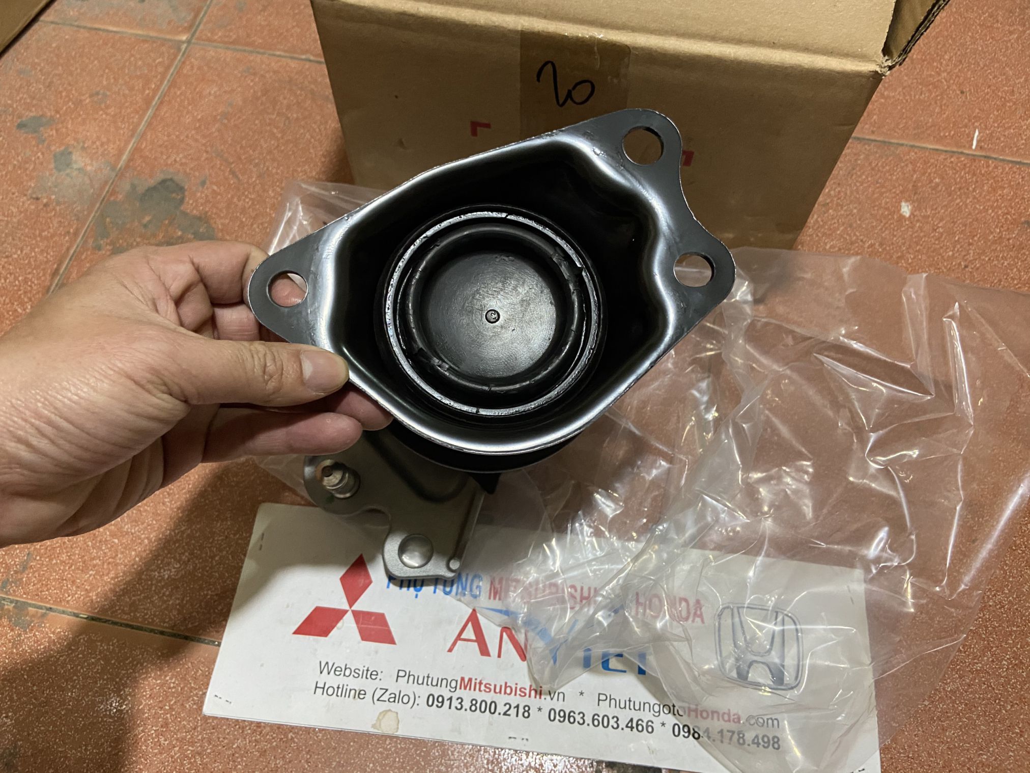 Chân máy dầu xe Honda BRIO 